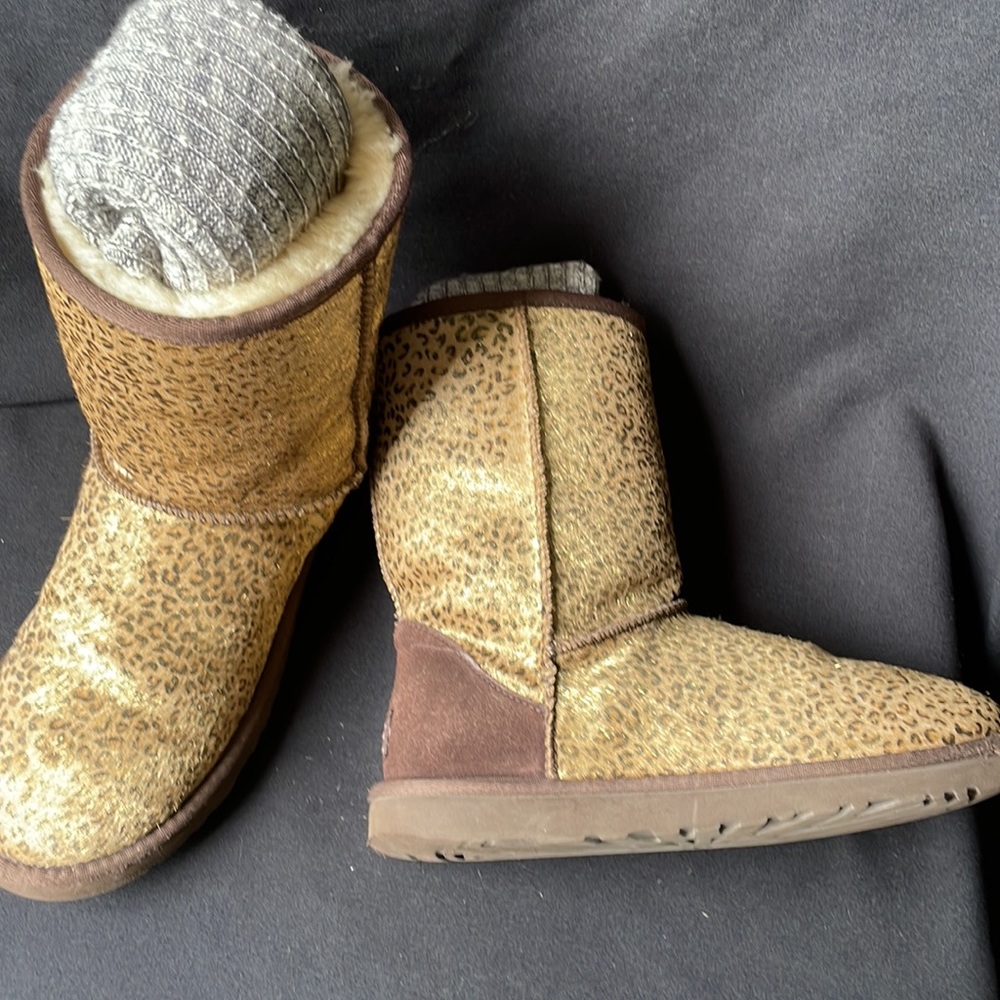 UGG classic boots leopard 🐆 gold calf hair/ some wear